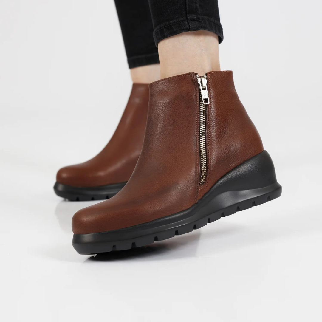 Botas de tacón bajo y cierre ajustable para mujer