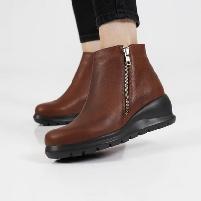 Botas de tacón bajo y cierre ajustable para mujer