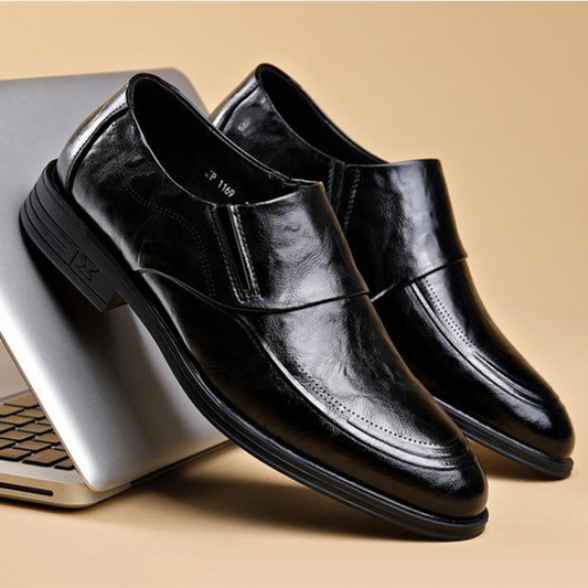 Zapatos de cuero de lujo hechos a mano para hombres.