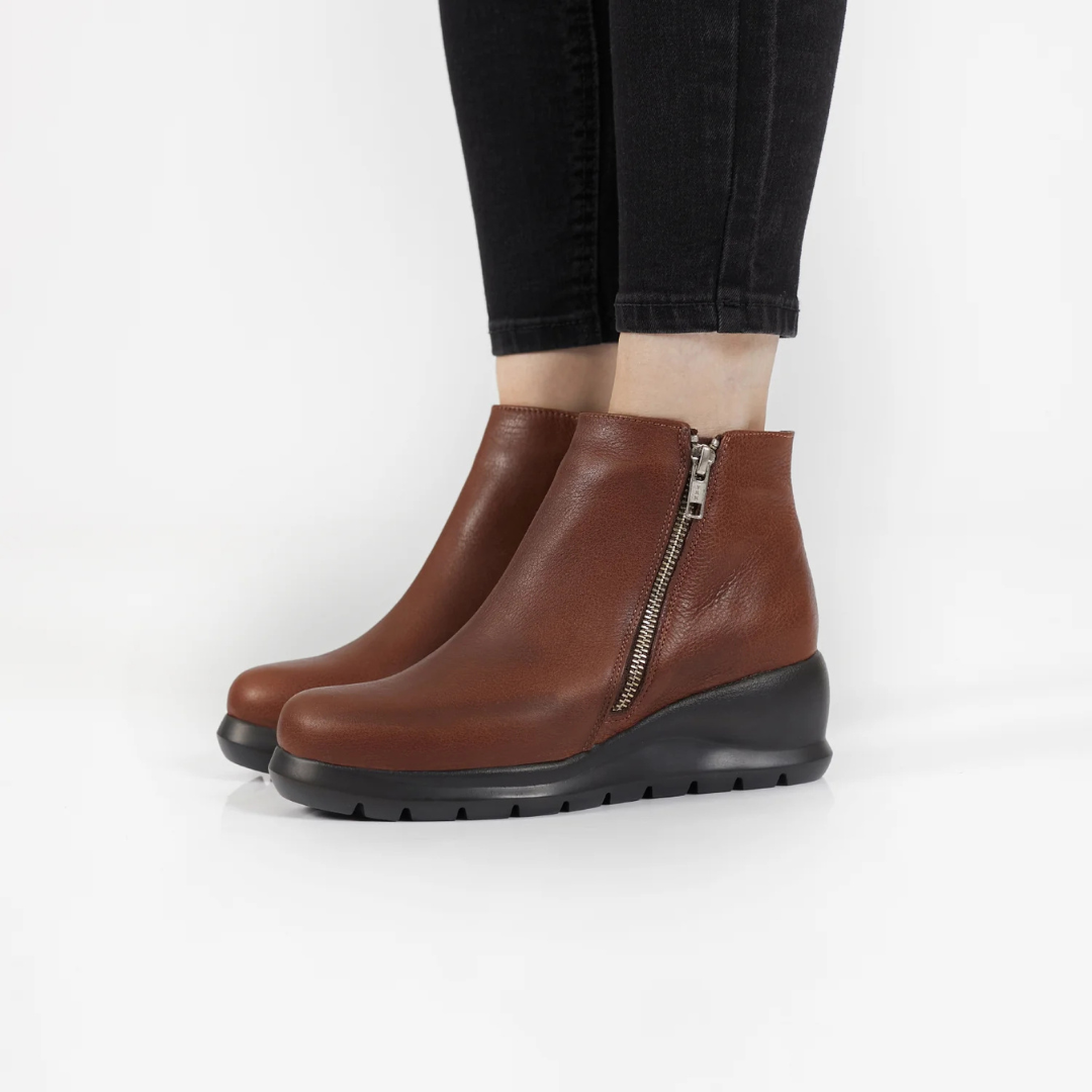 Botas de tacón bajo y cierre ajustable para mujer