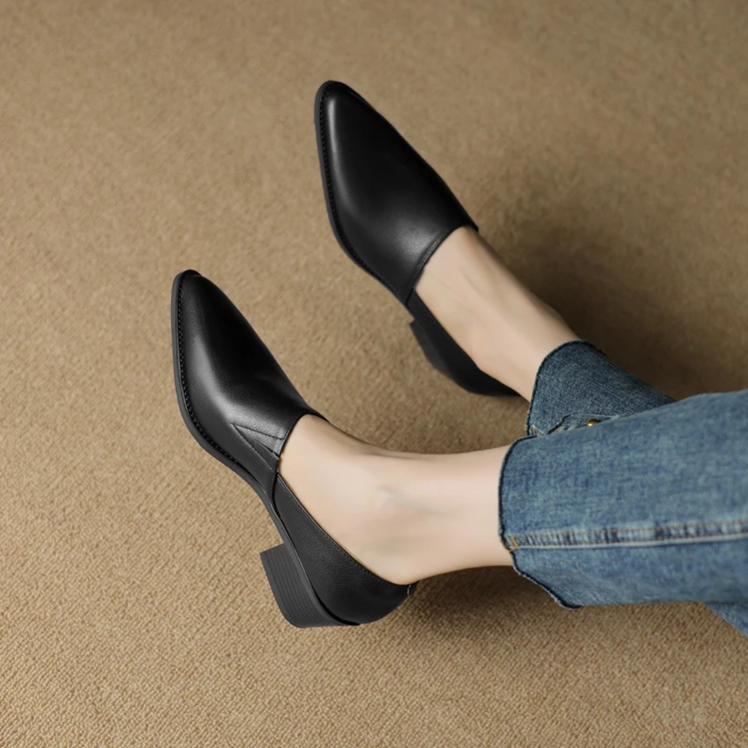 zapatos de piel auténtica con punta puntiaguda y tacón medio